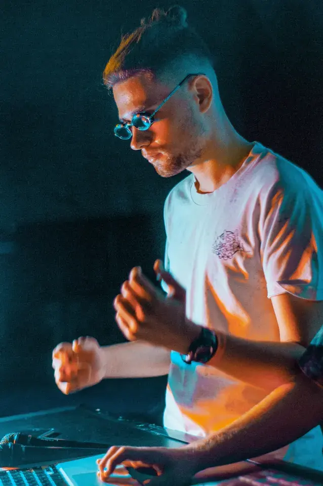 Alexey performing under blue and orange lights